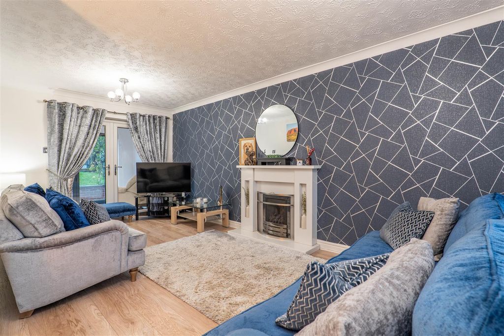 Property photo 2 of 44 Lounge