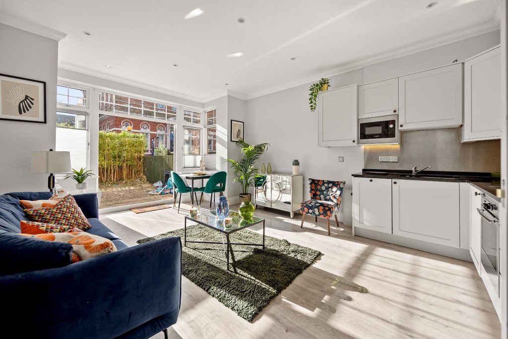 Property photo 1 of 8