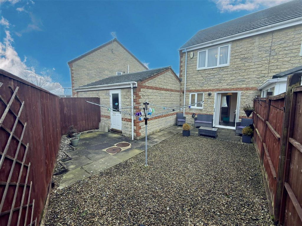 Property photo 2 of 10 Externally