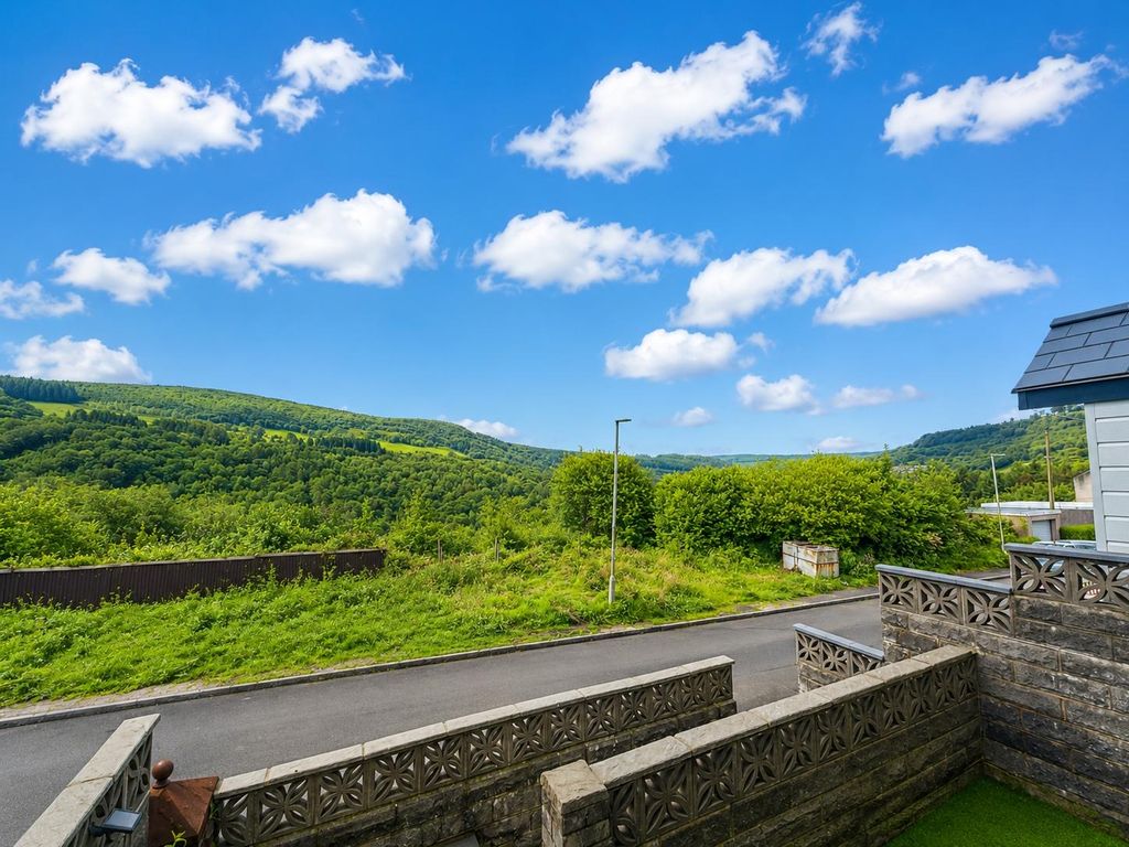 Property photo 2 of 14 6d979d74-B43A-4Fbf-88A1-254455Fb5B63