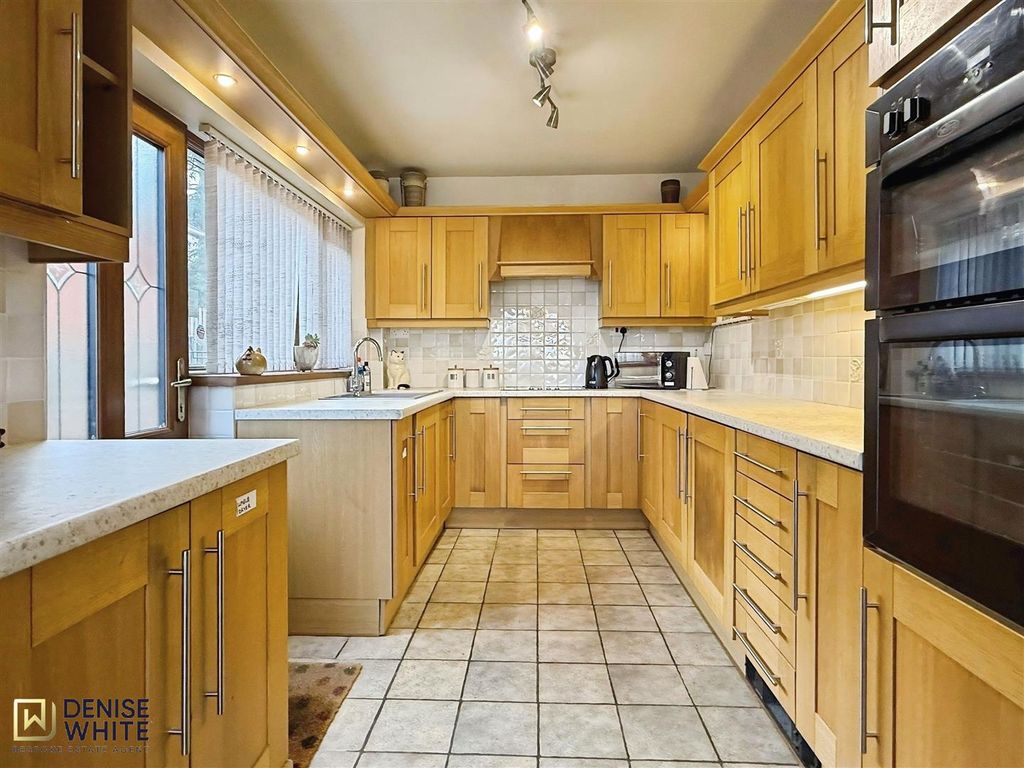 Property photo 2 of 29 Kitchen