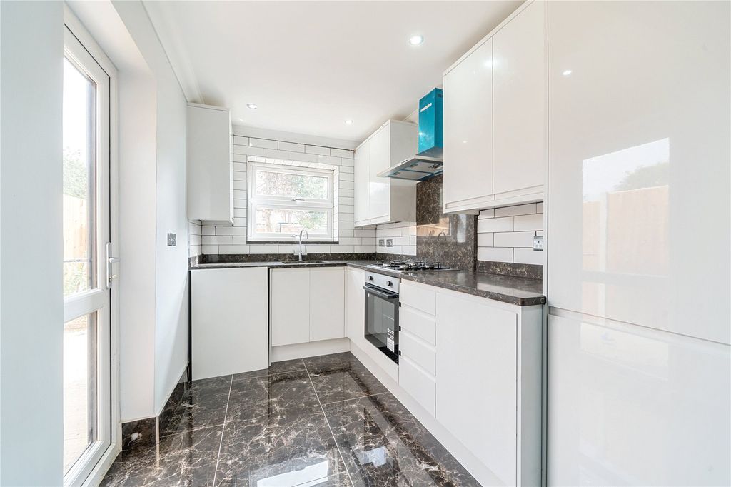 Property photo 2 of 16 Picture No. 22