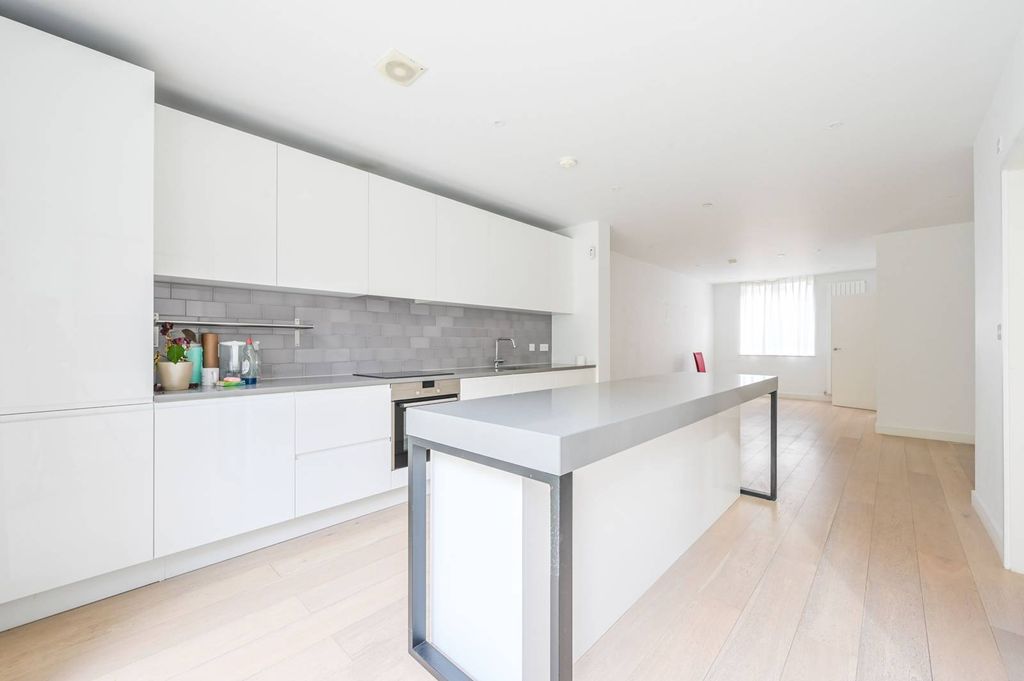 Property photo 2 of 24