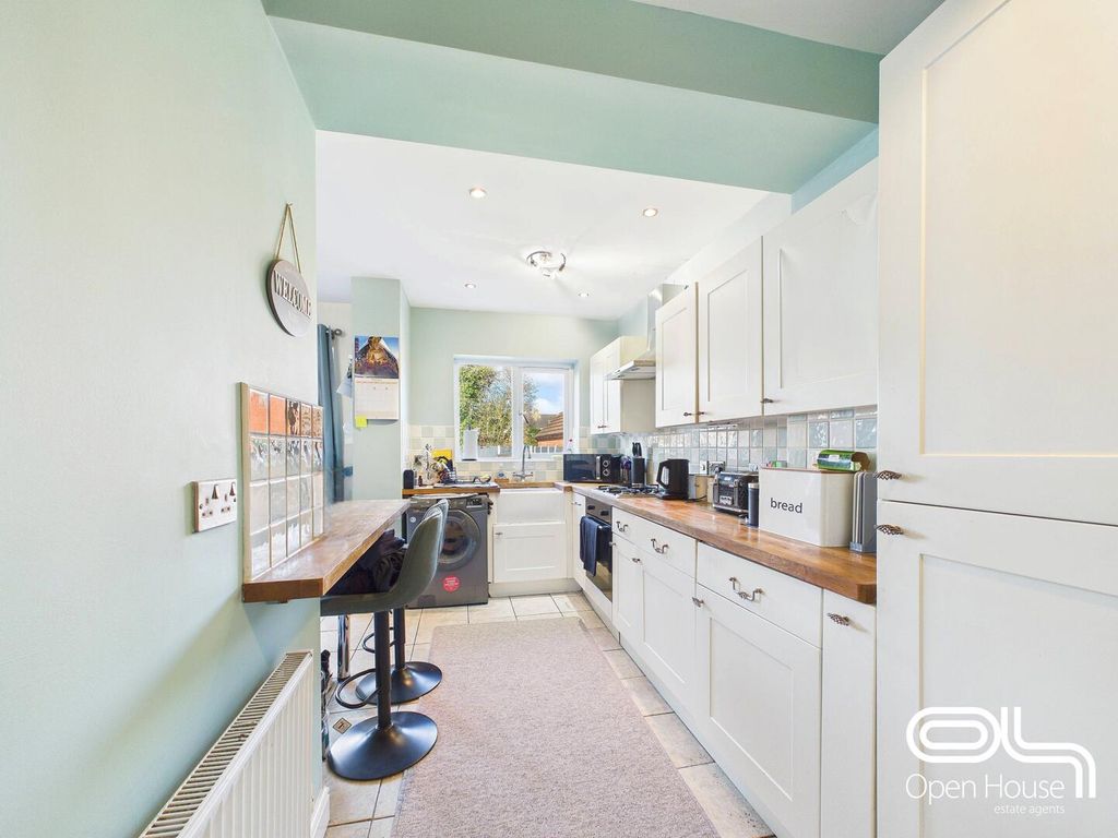 Property photo 3 of 14 Kitchen