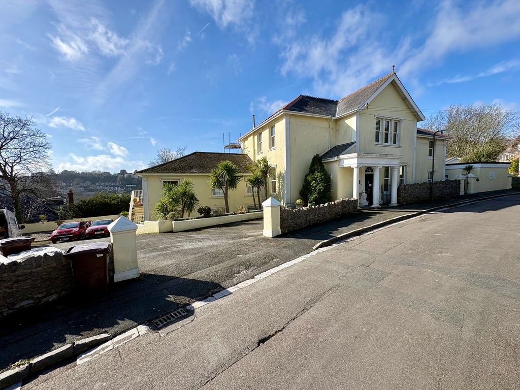 Property photo 1 of 26