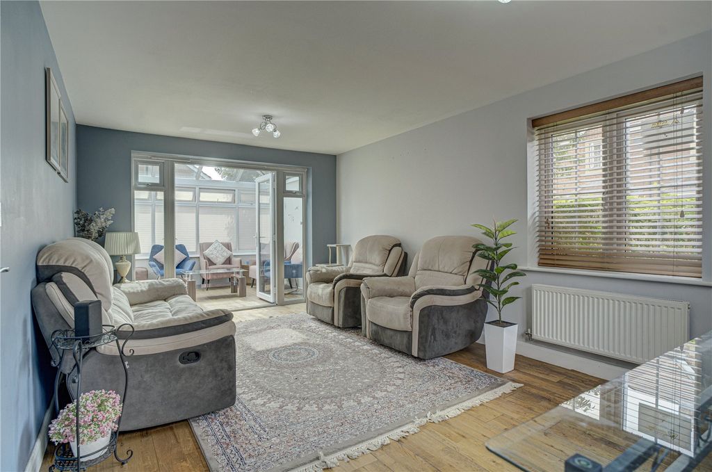 Property photo 3 of 17 Picture No. 02