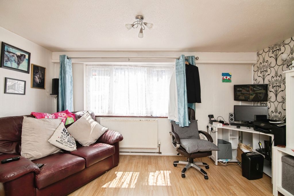 Property photo 2 of 17 Pbox-Img.Jpg