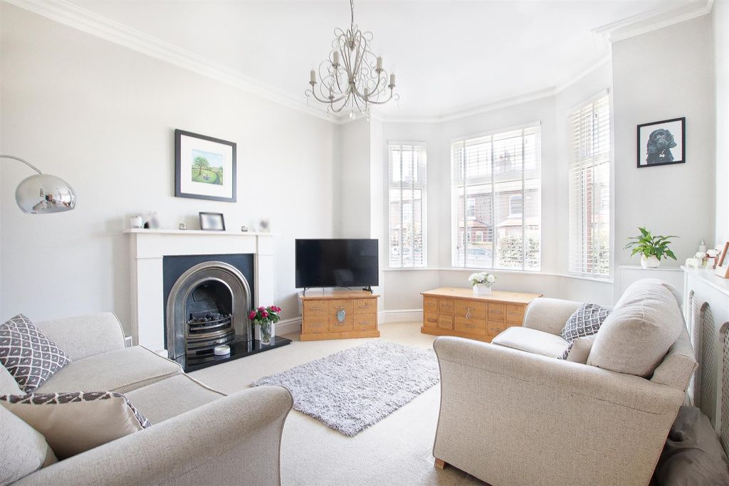 Property photo 2 of 27