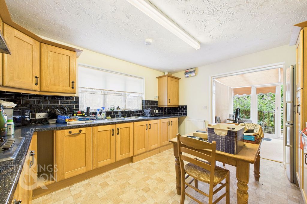 Property photo 3 of 16