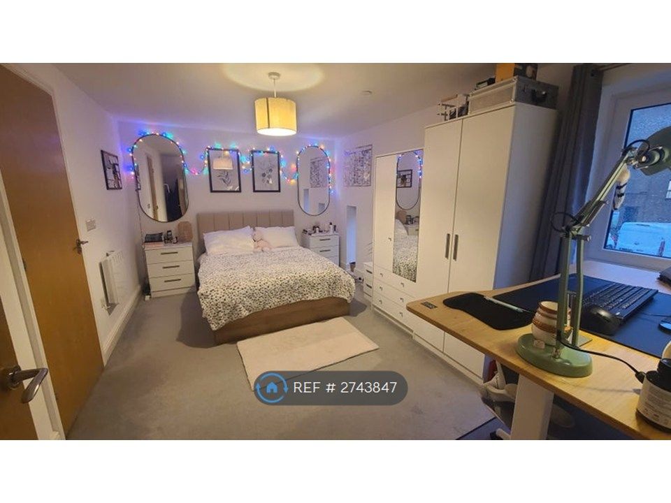 Property photo 2 of 8 Bedroom 1