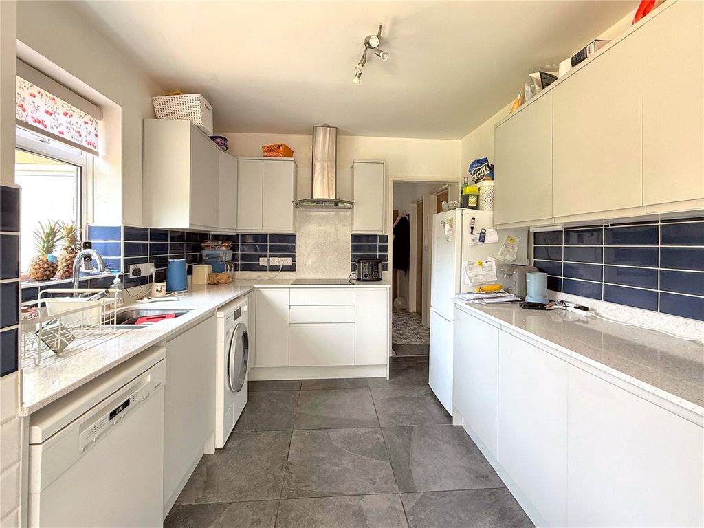 Property photo 2 of 15 Picture No. 11