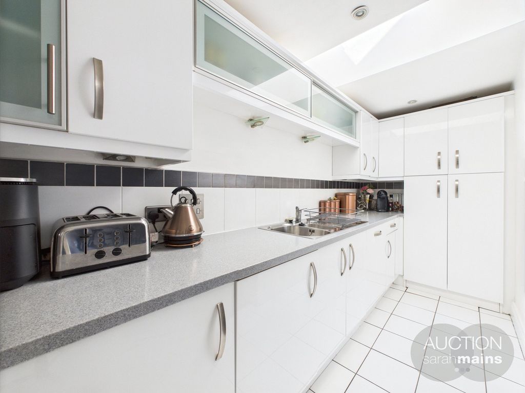 Property photo 3 of 12 Kitchen