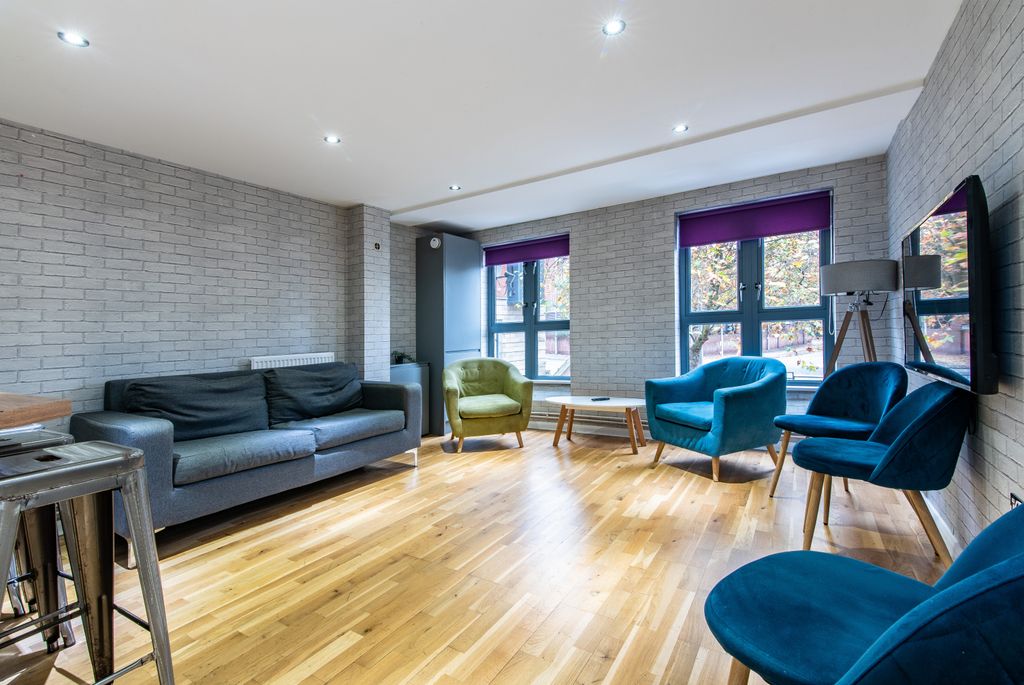 Property photo 3 of 18