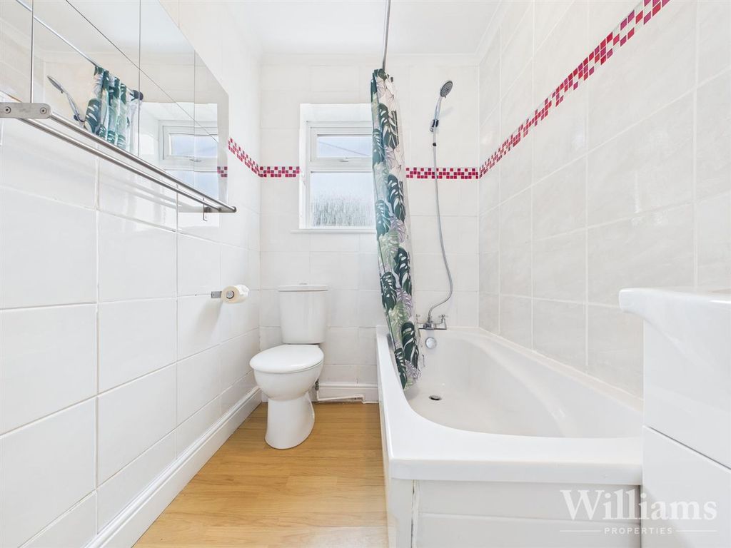 Property photo 3 of 9 Cam02861G0-Pr0445-Still006.Jpg