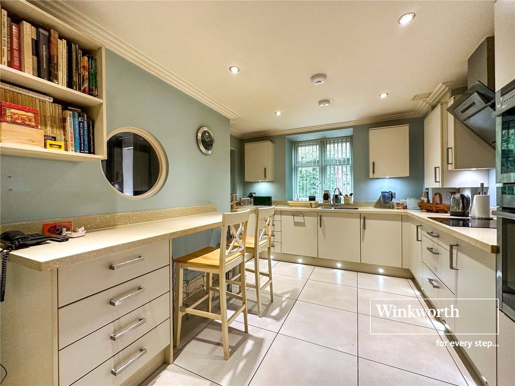 Property photo 2 of 14 Picture No. 23