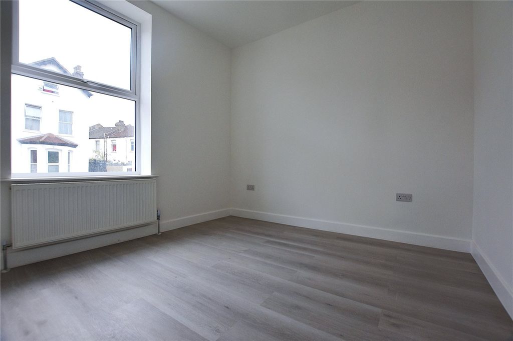 Property photo 3 of 16 Picture No. 08