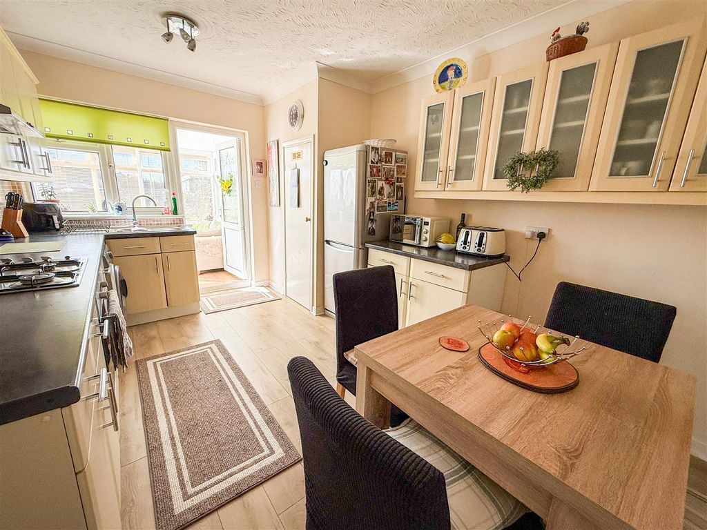 Property photo 3 of 17 Kitchen Diner