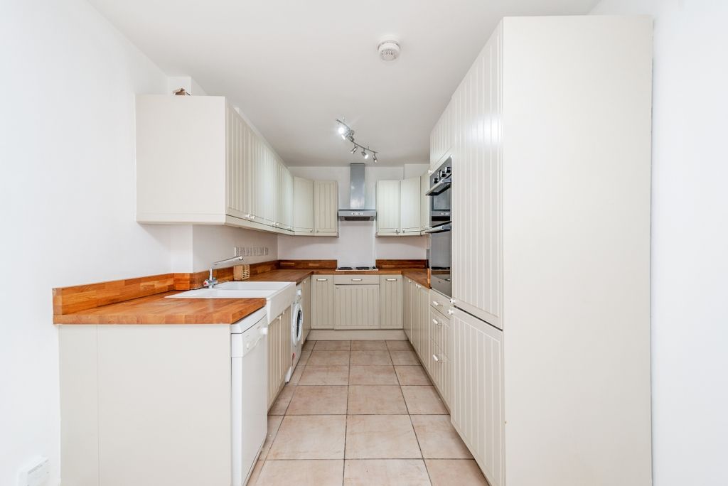 Property photo 1 of 7 Kitchen