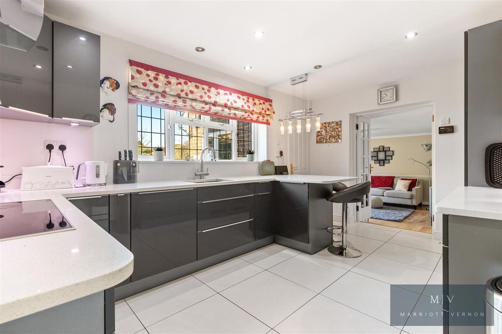 Property photo 3 of 25 Winchelsey Rise 10 MV-7.Jpg