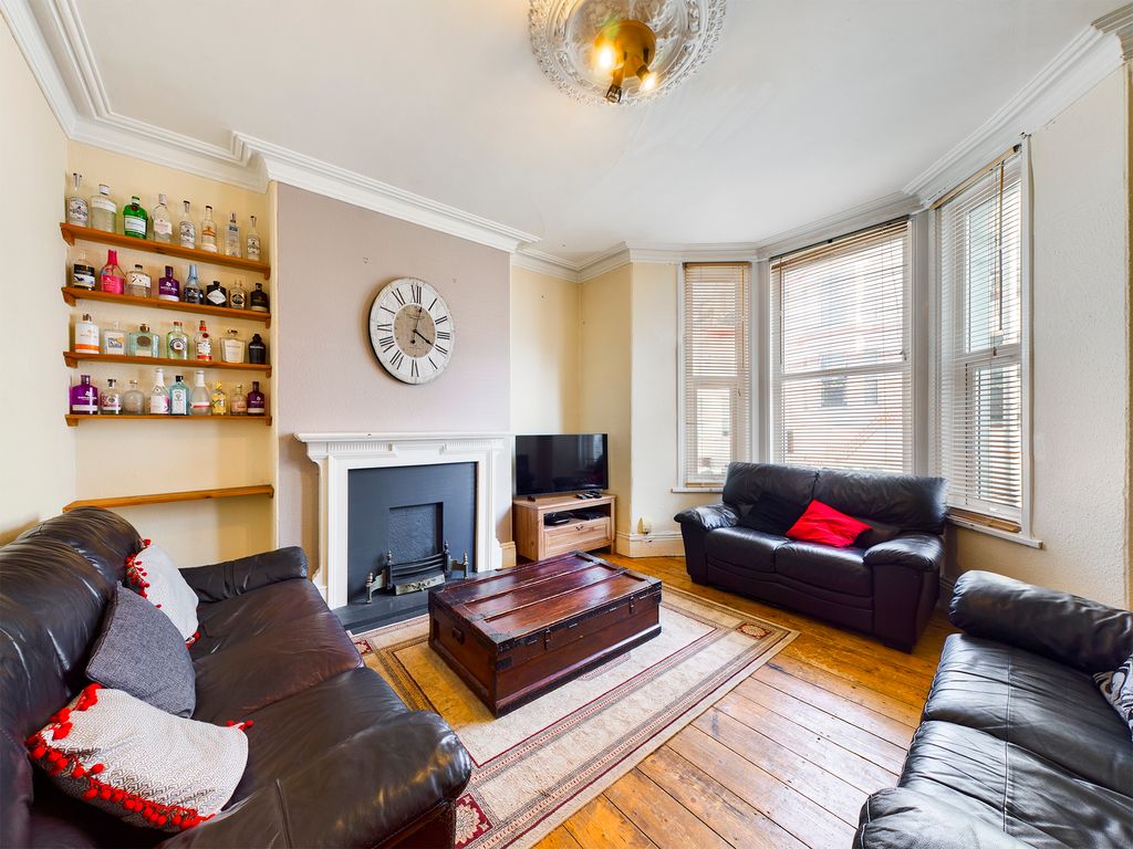 Property photo 2 of 11