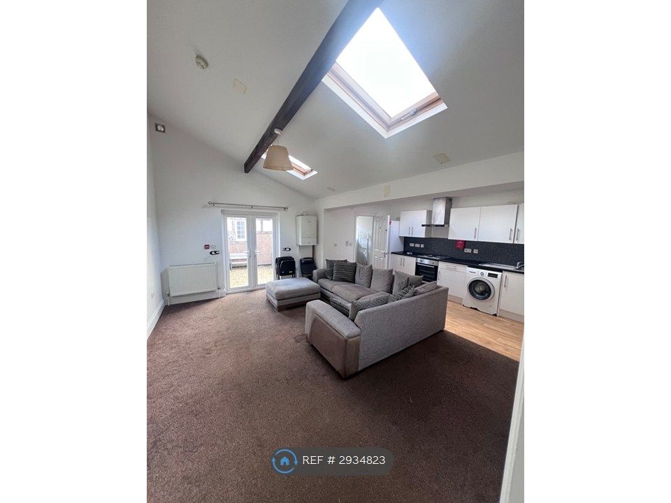 Property photo 1 of 8 Kitchen/Lounge