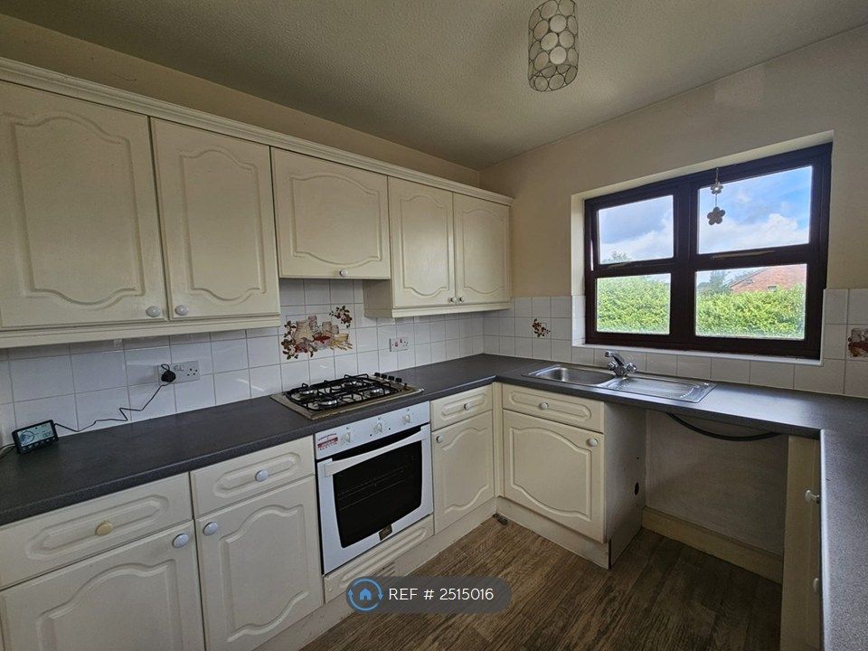 Property photo 2 of 9 Kitchen