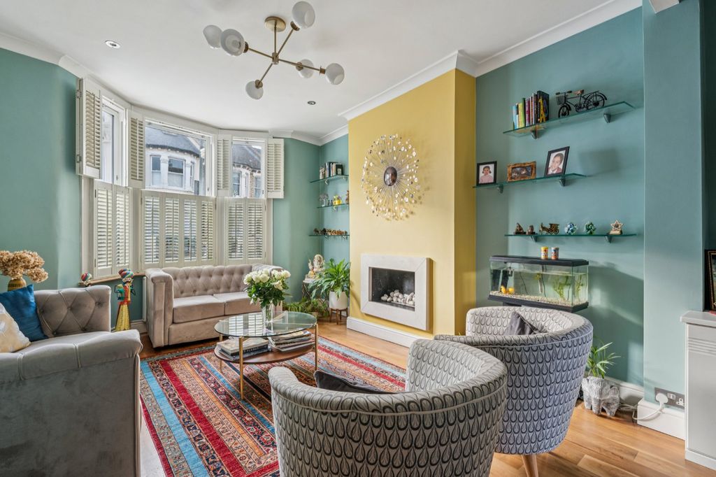 Property photo 1 of 17