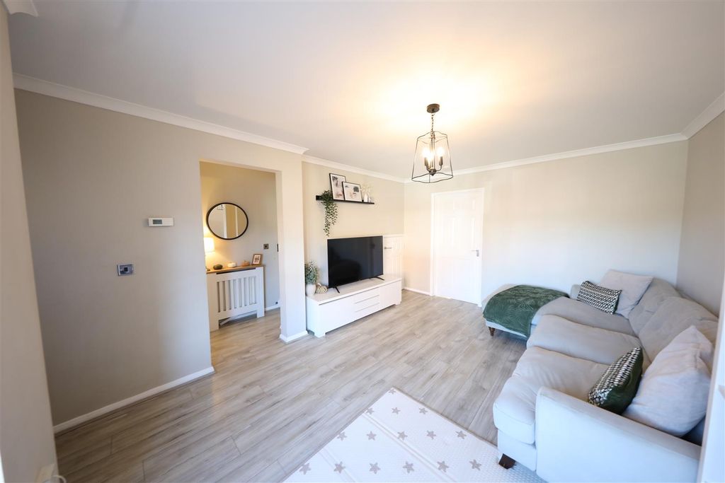 Property photo 2 of 20 Living Room