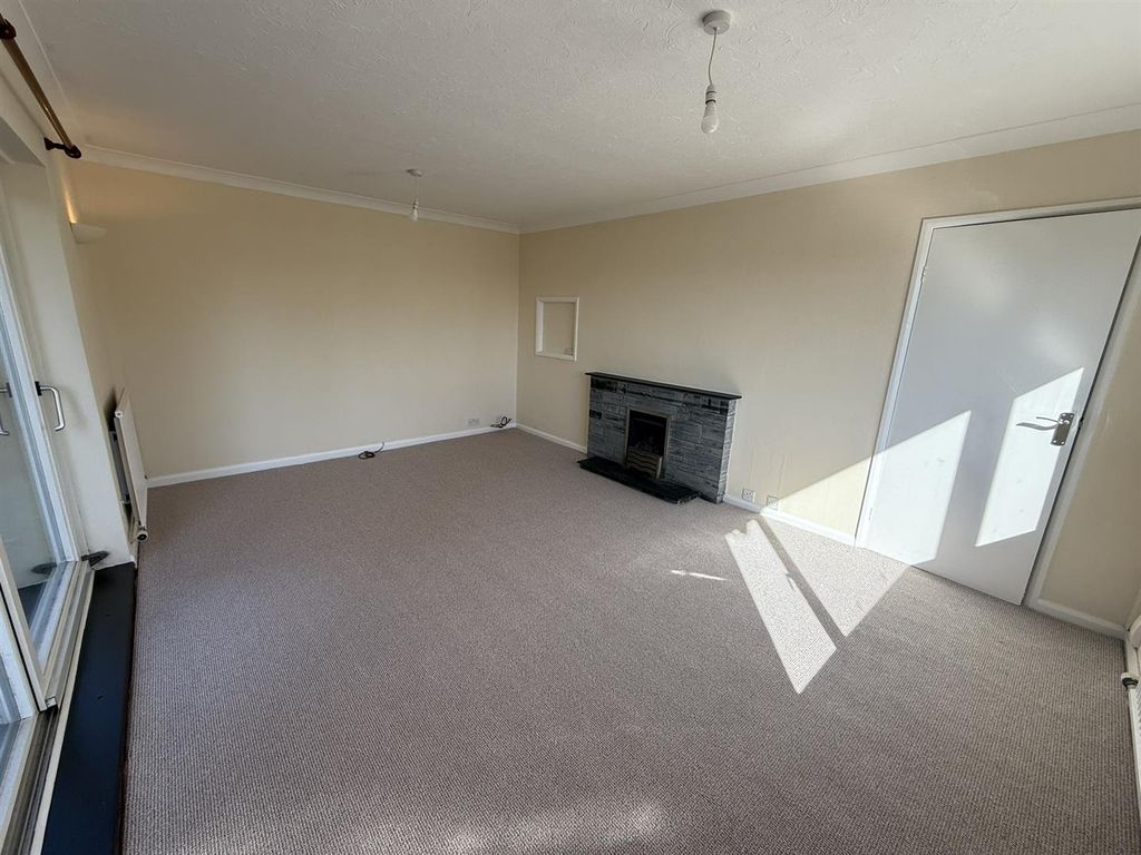 Property photo 3 of 31 Living Room 2 Of 3