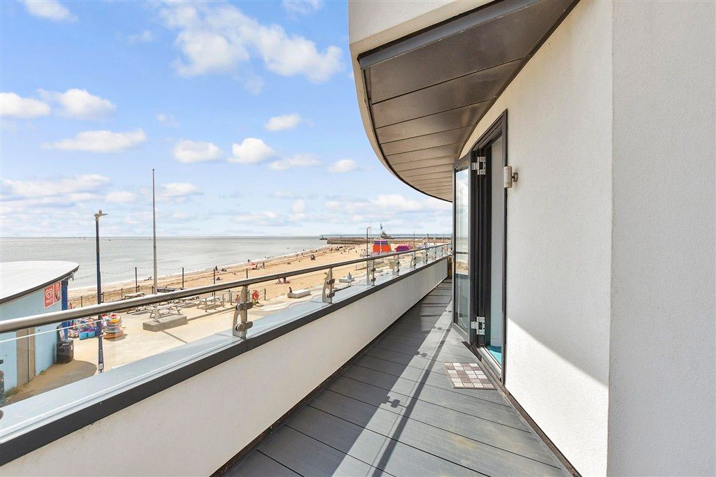 Property photo 3 of 13 Balcony / Terrace