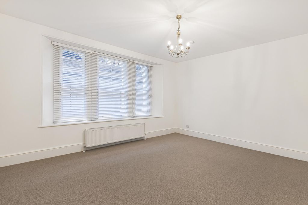 Property photo 3 of 19 Living Room