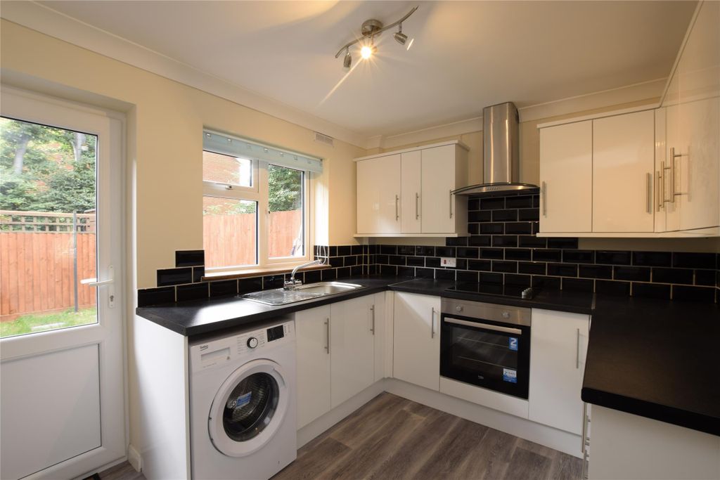 Property photo 3 of 9 Kitchen