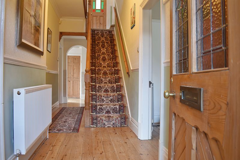 Property photo 2 of 11 Hall