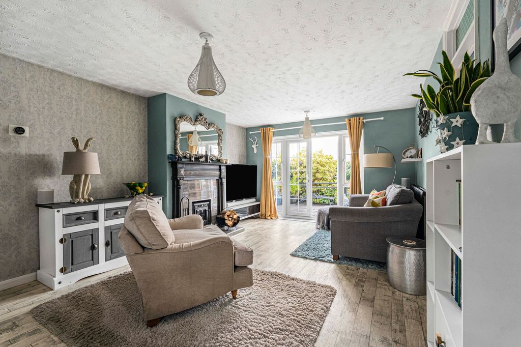 Property photo 2 of 21