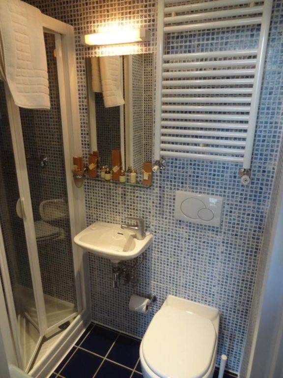 Property photo 3 of 8 Bathroom