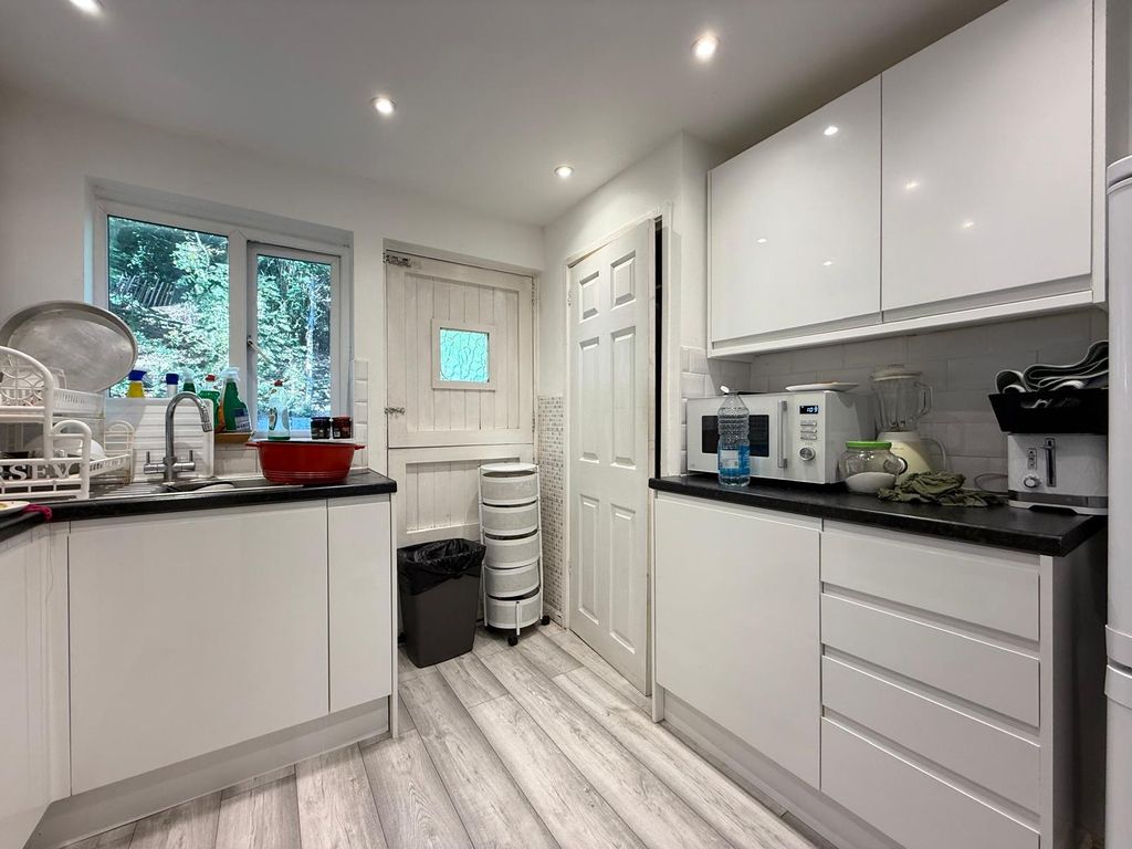 Property photo 2 of 9 Photo 7