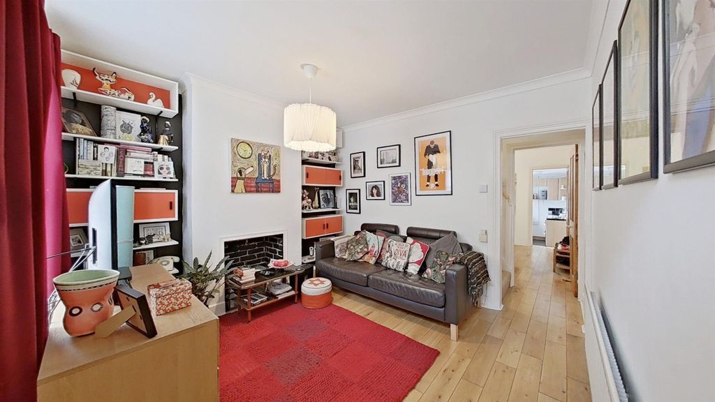 Property photo 2 of 12 Lounge (1).Jpg