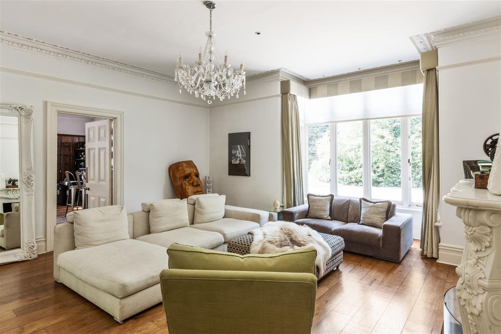 Property photo 2 of 32