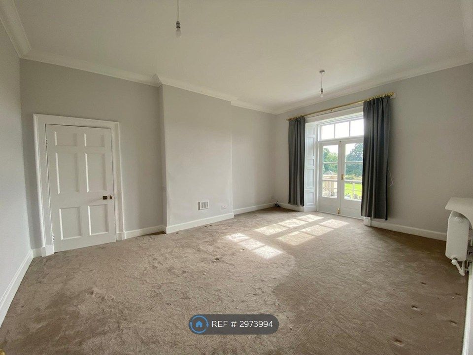 Property photo 3 of 11 Lounge
