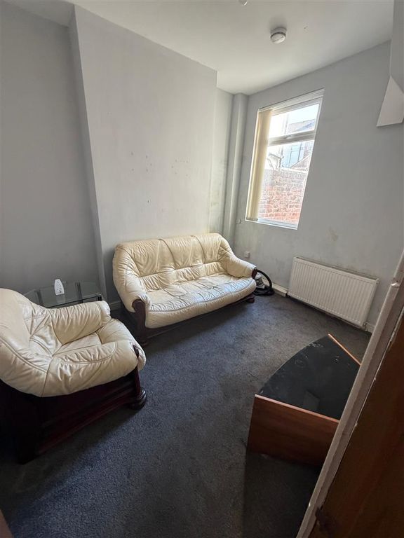 Property photo 3 of 10 Living Room