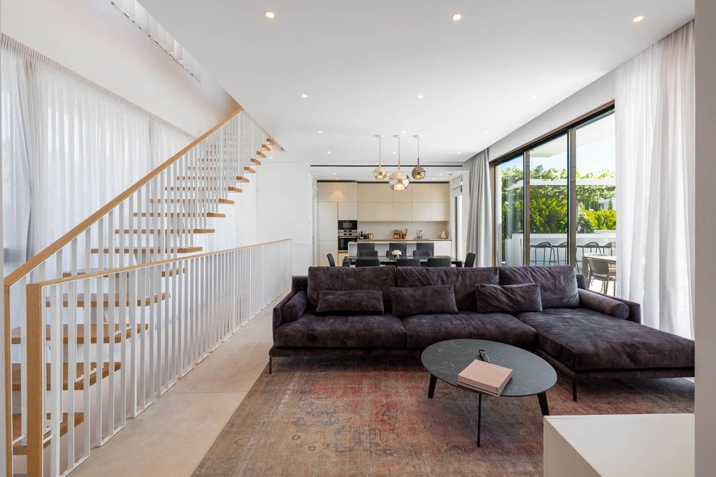 Property photo 3 of 30