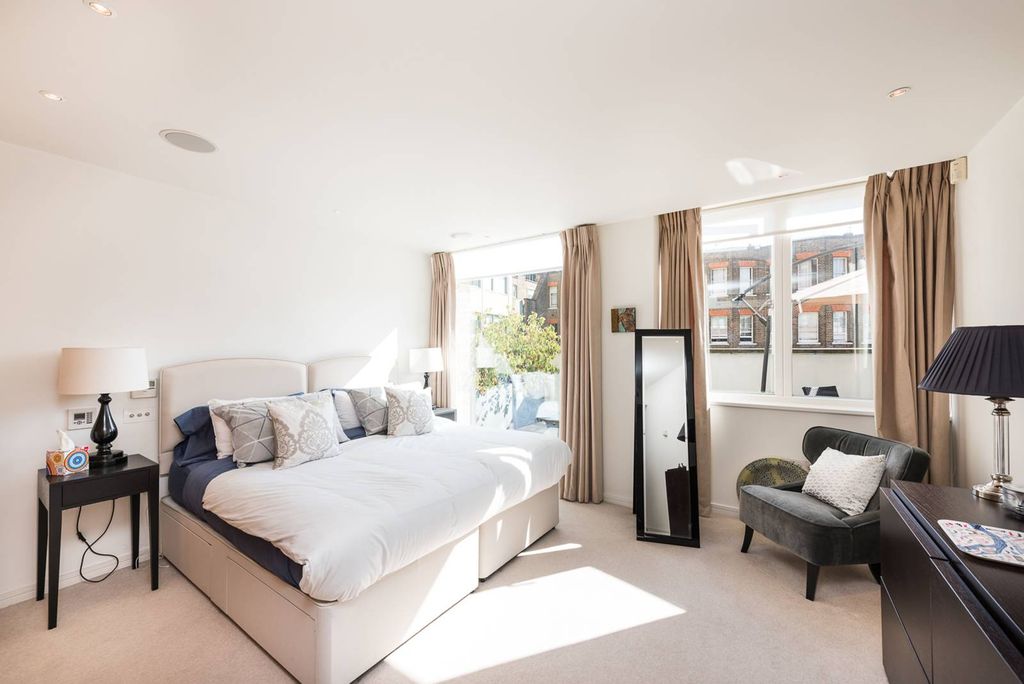 Property photo 3 of 12