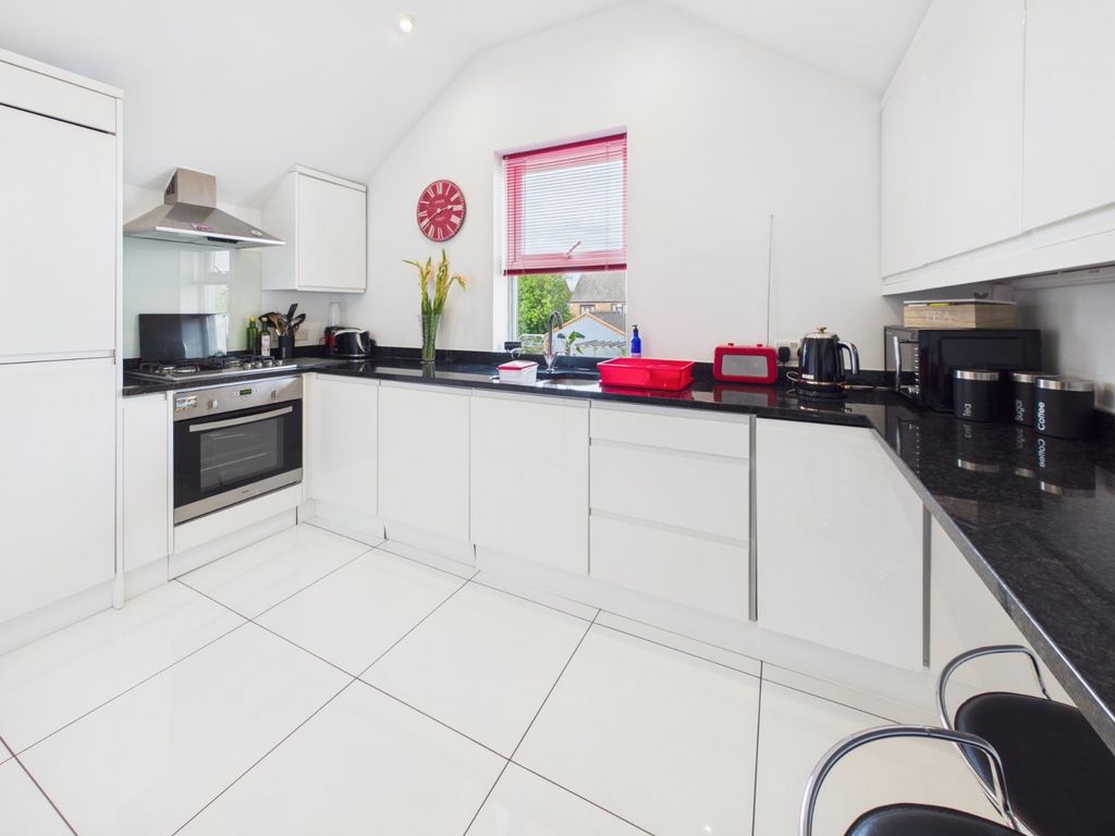 Property photo 3 of 17 Kitchen