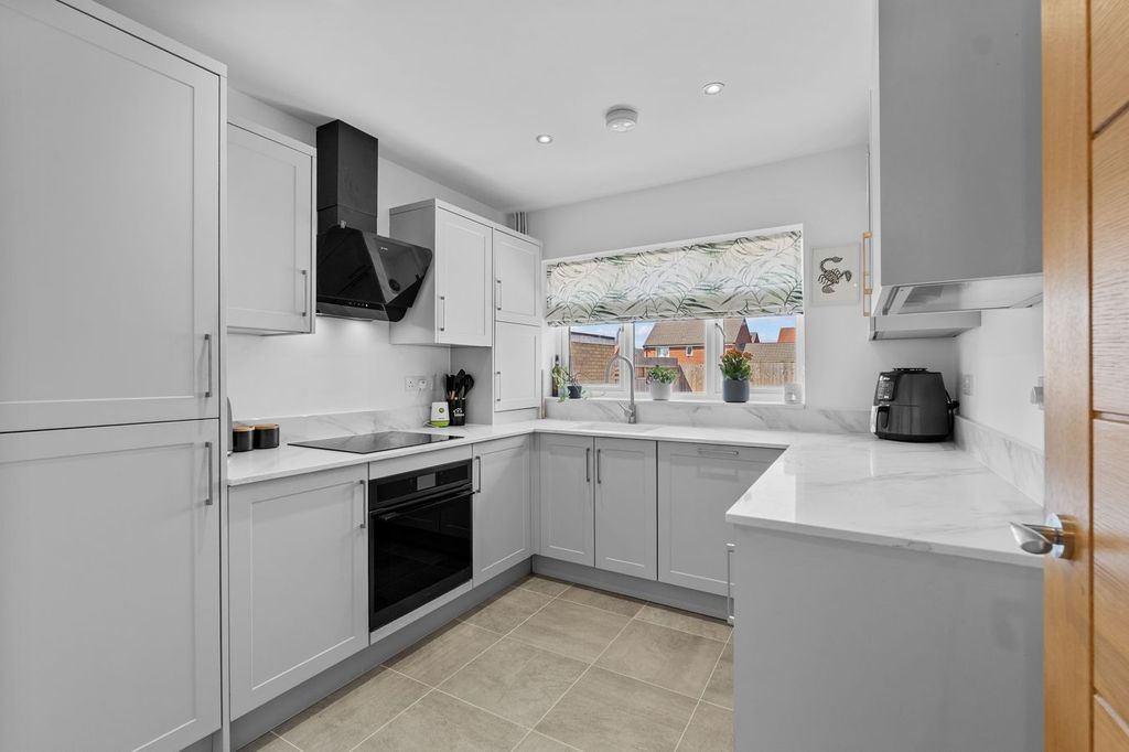 Property photo 2 of 27