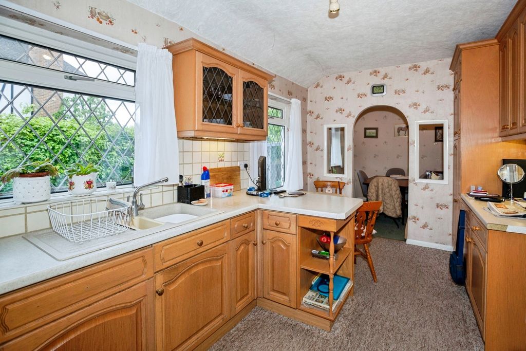 Property photo 2 of 19 Kitchen