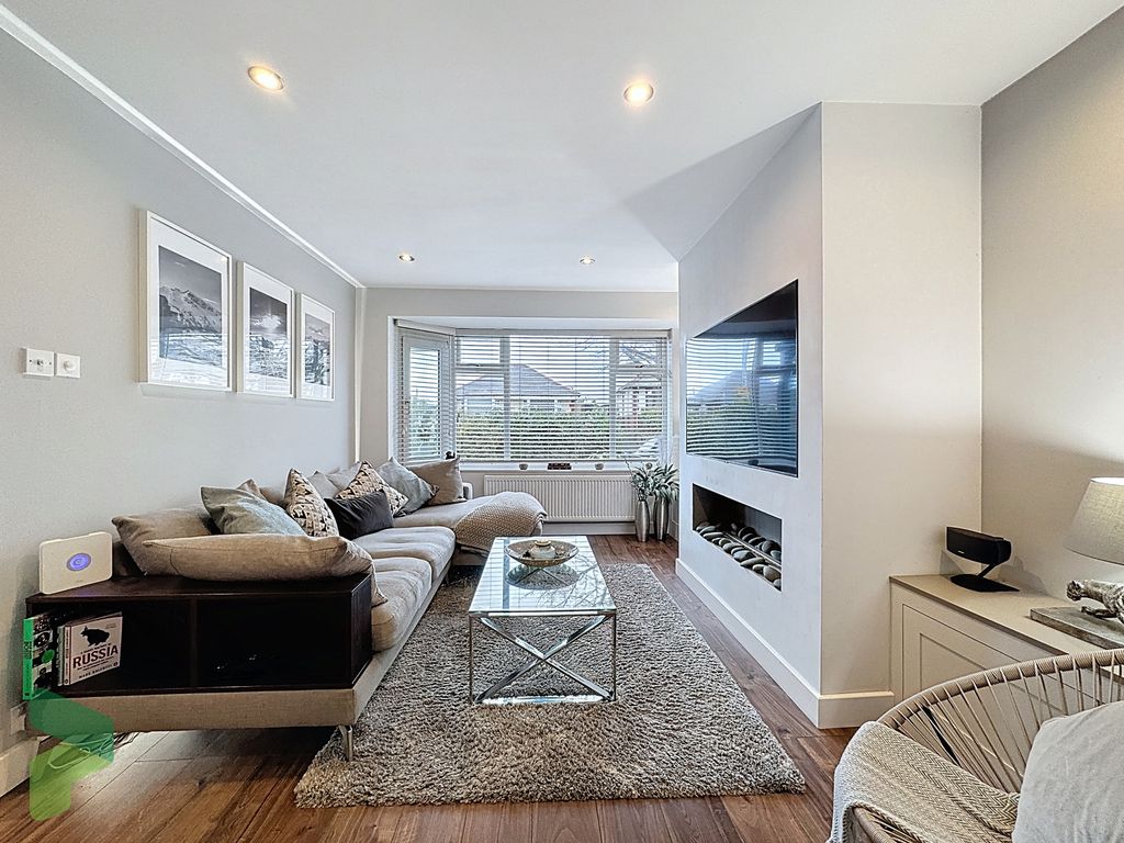 Property photo 3 of 27 Living Room