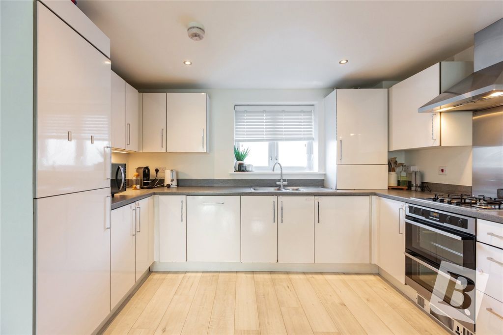 Property photo 2 of 12 Kitchen