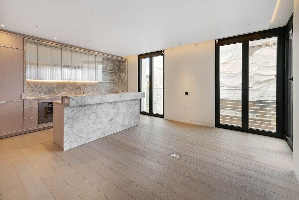 Property photo 2 of 9 Awinship-9168-02-...