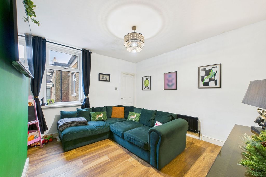 Property photo 3 of 20