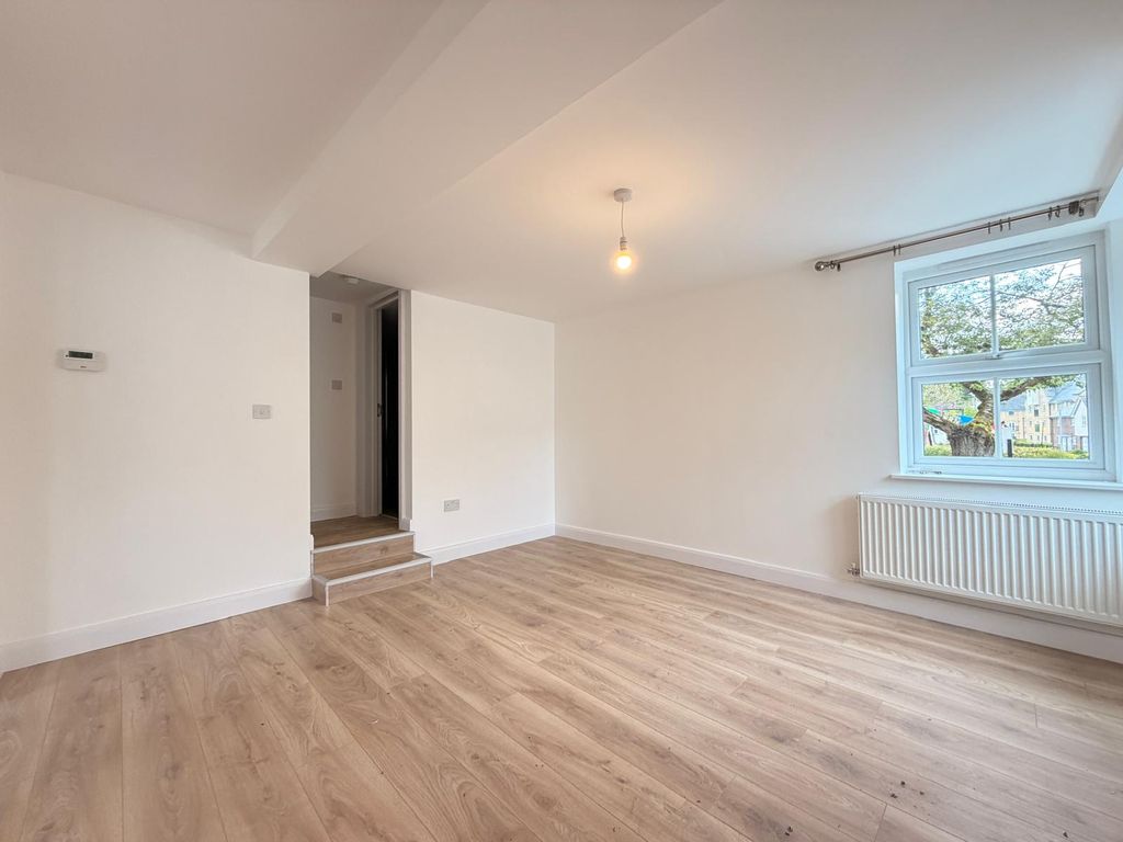 Property photo 2 of 5 Gallery